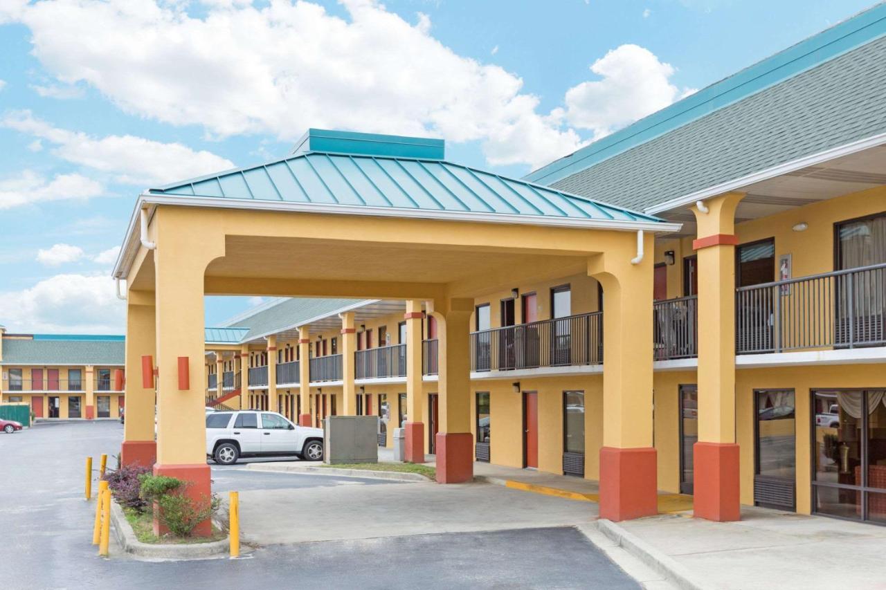 Отель Super 8 By Wyndham Orangeburg Near I-26 Экстерьер фото